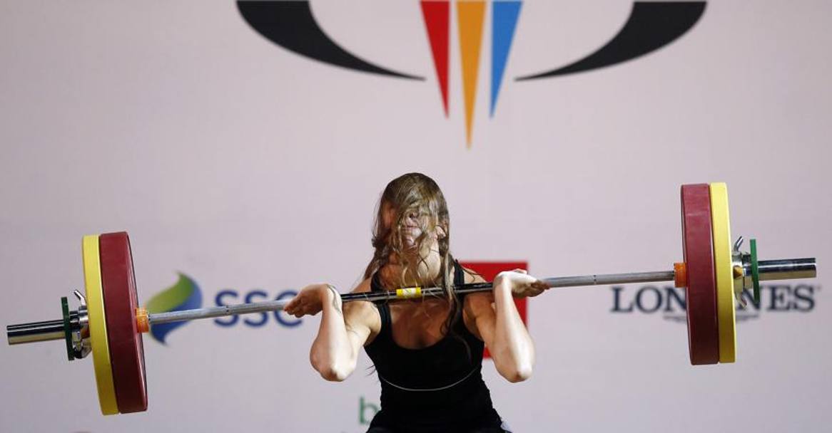 Lo sforzo della canadese Marie-Julie Malboeuf impegnata nella gara di sollevamento pesi (cat. 58 kg) ai Giochi del Commonwealth di Glasgow. Purtroppo i capelli... non avevano i poteri di quelli di Sansone...